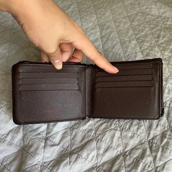 Louis Vuitton Damier Wallet - Picture 6 of 16